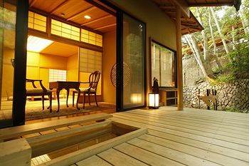 Choraku Ryokan Кобе Екстериор снимка